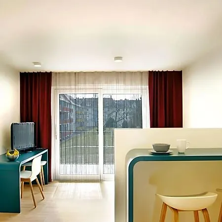 Seeger Living Premium West Apartahotel 4*