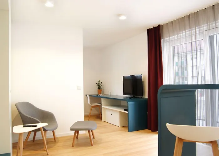 Seeger Living Premium West Apartahotel 4*